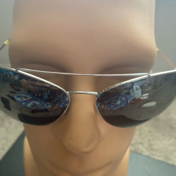 PRADA Stylish Black Aviator Sunglasses - Picture 8 of 17